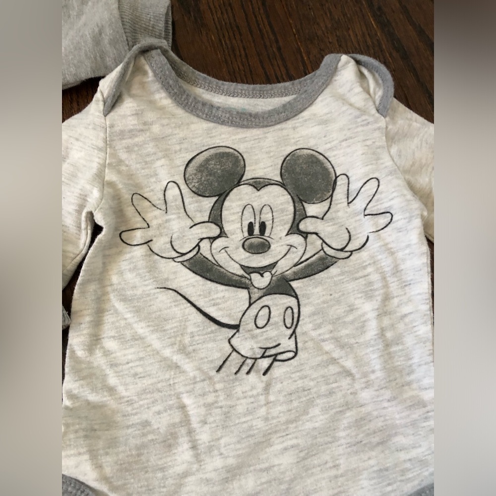 Disney Baby Boys 3-6M Gray 3-Piece Mickey Mouse Outfit w/Hooded Mickey Ears Set - Picture 3 of 9